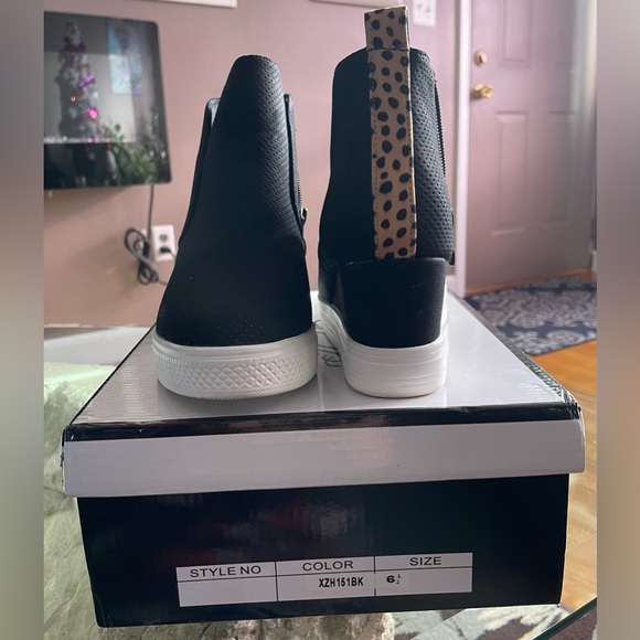 Heeled Shoes with Leopard Detail - Picture 4 of 4